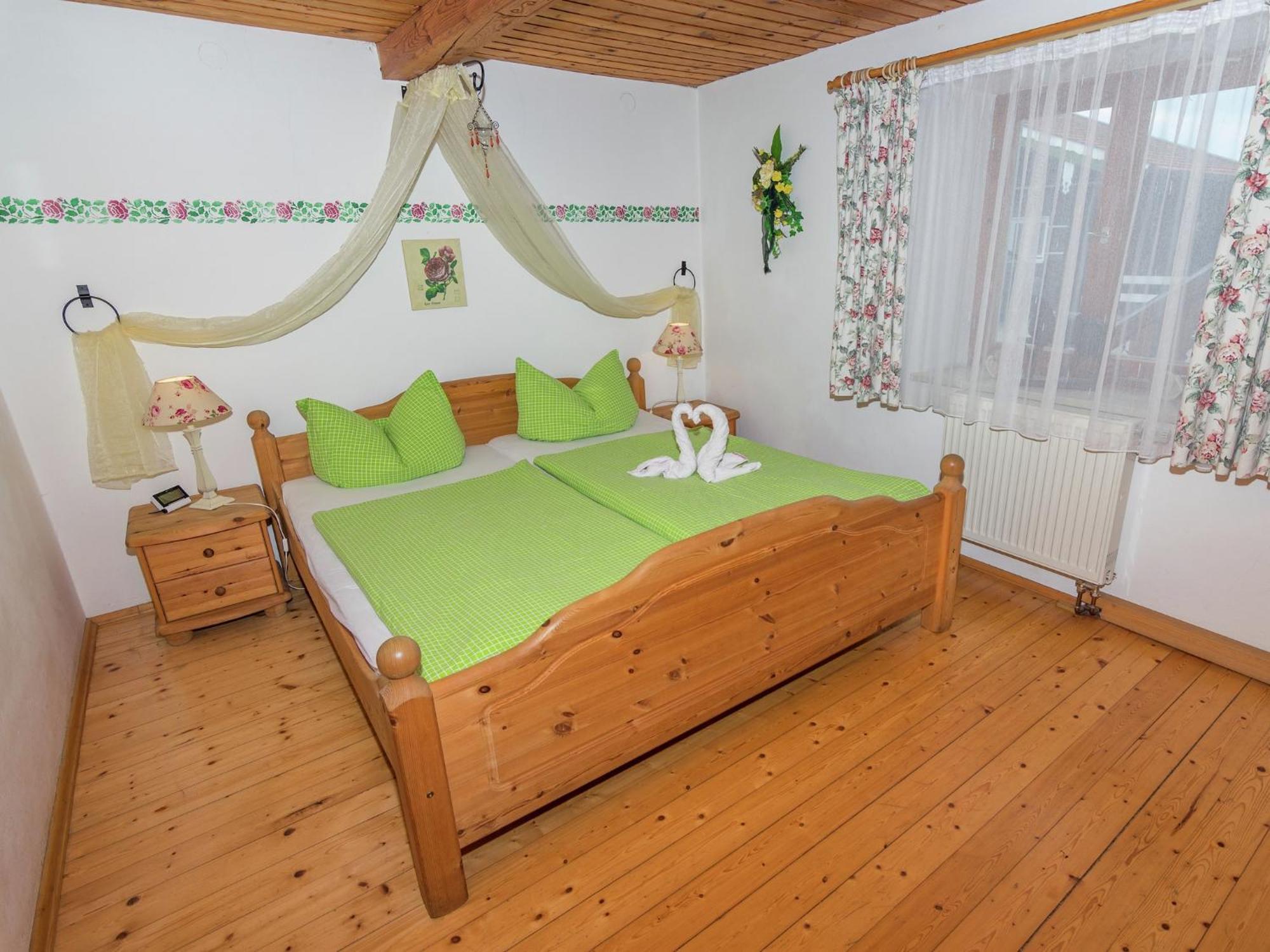 Alluring Holiday Home In Ubersee With Whirlpool 외부 사진