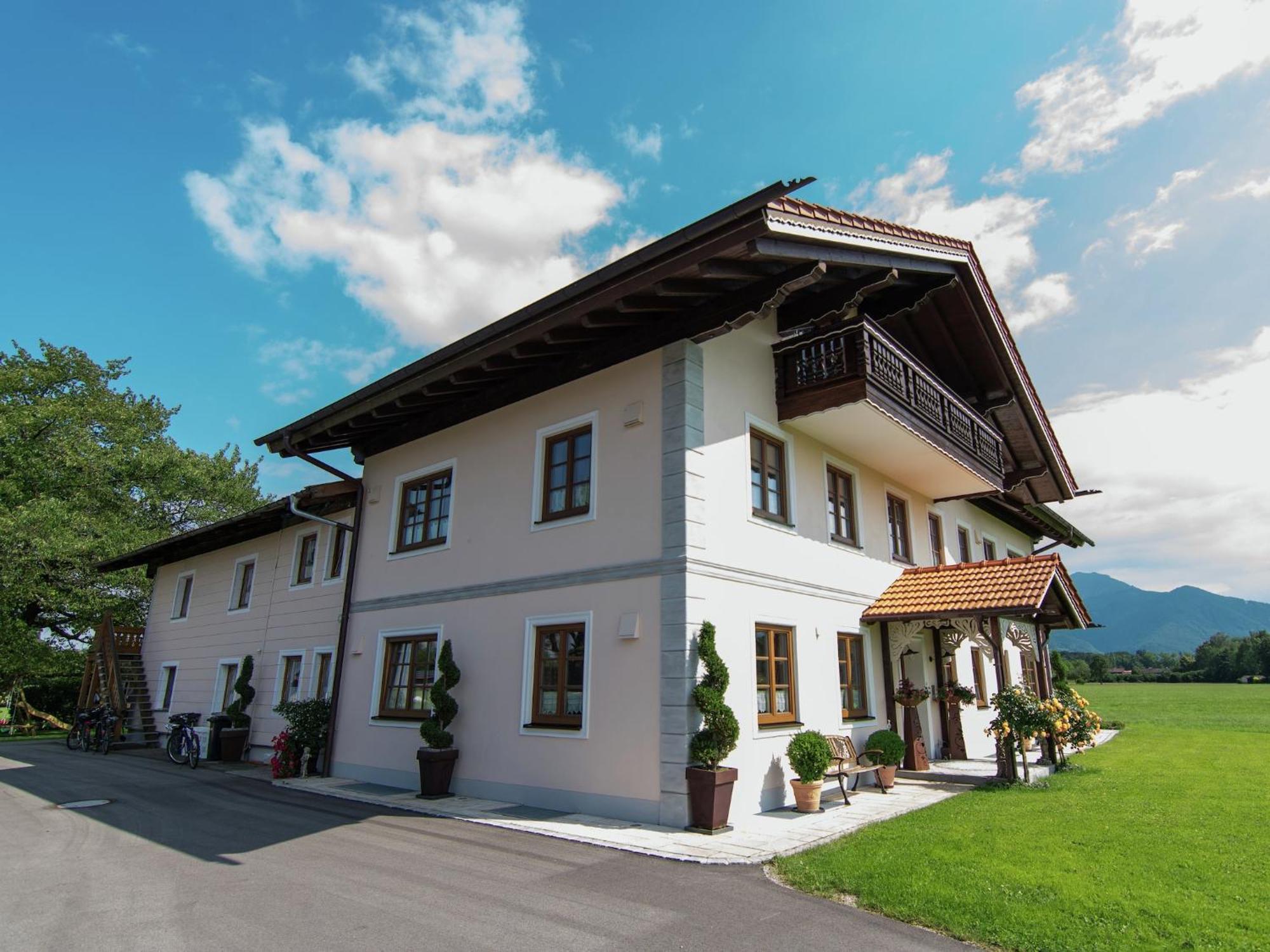 Alluring Holiday Home In Ubersee With Whirlpool 외부 사진